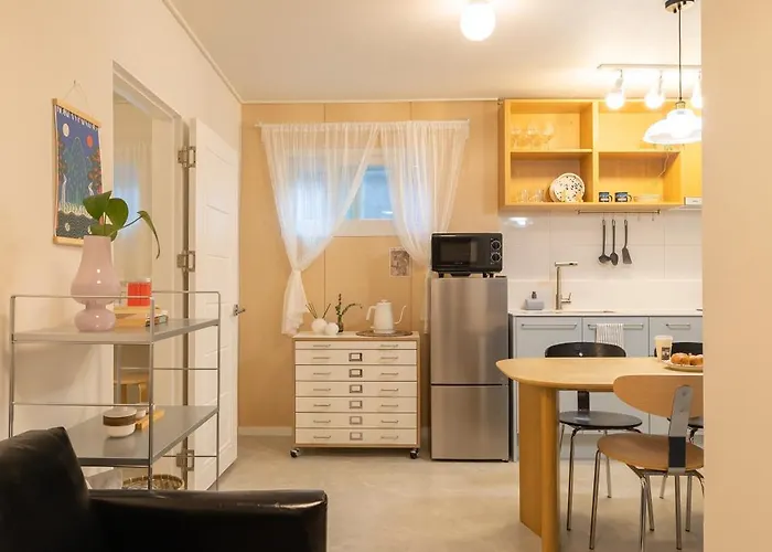 The Serenity 1961 #2mins Walk To Gyeongbokgung Palace Station #2rooms 3beds #gwanghwamun #seochon Family Trip Pousada