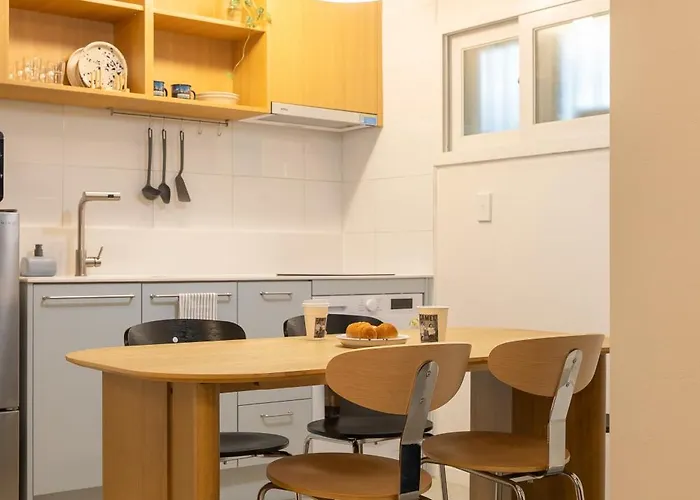 Pousada The Serenity 1961 #2mins Walk To Gyeongbokgung Palace Station #2rooms 3beds #gwanghwamun #seochon Family Trip *