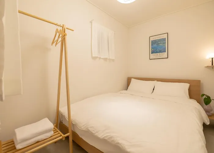 Pousada The Serenity 1961 #2mins Walk To Gyeongbokgung Palace Station #2rooms 3beds #gwanghwamun #seochon Family Trip *
