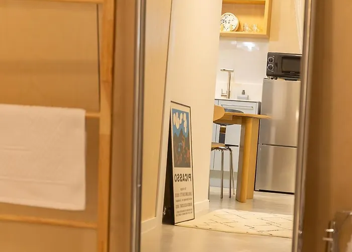 The Serenity 1961 #2mins Walk To Gyeongbokgung Palace Station #2rooms 3beds #gwanghwamun #seochon Family Trip Pousada